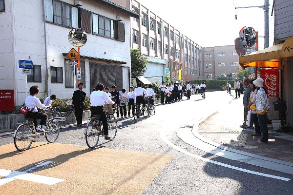 草川邦章さん（夢街道「あいさつ通り」推進